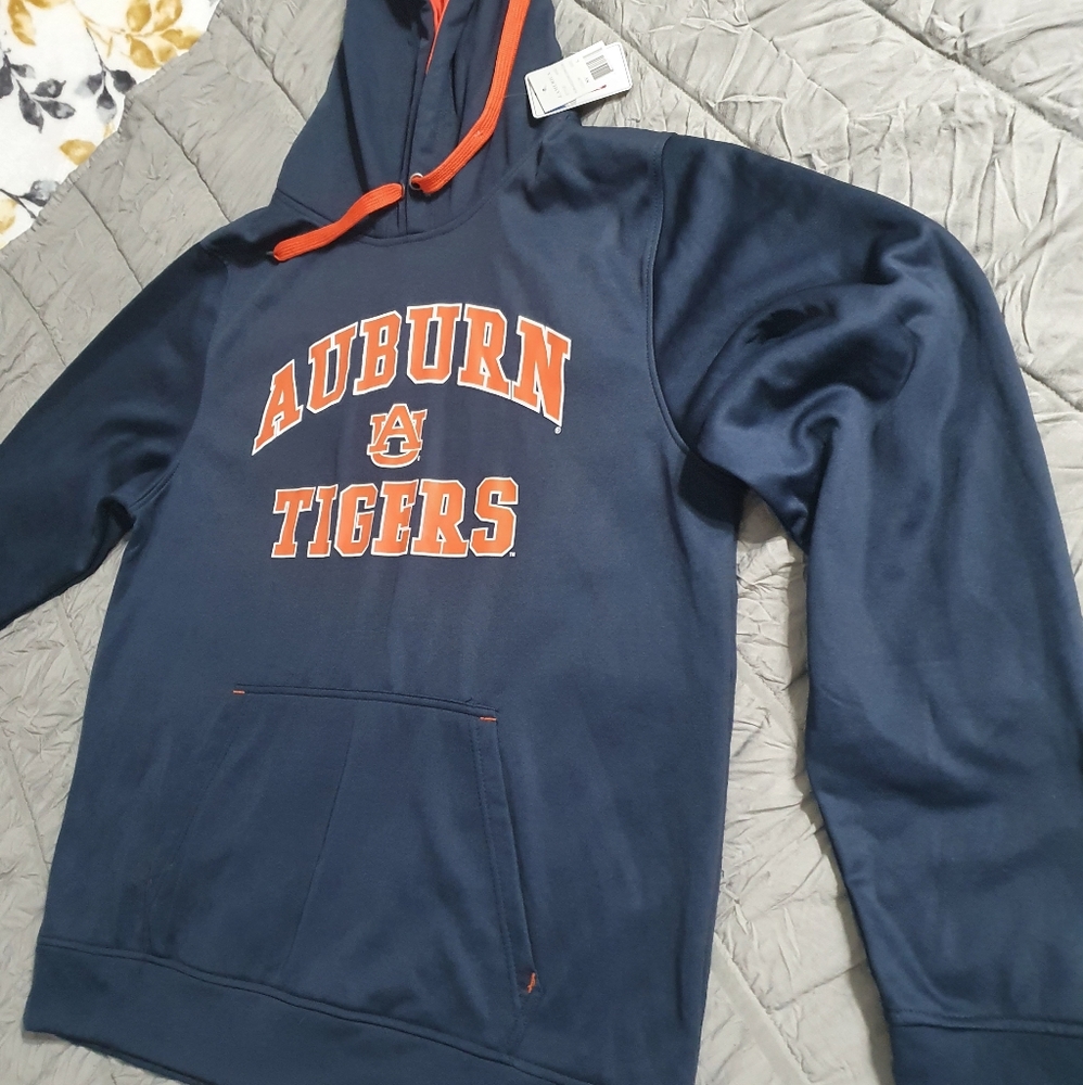 BNWT. Auburn Tigers; L Pullover